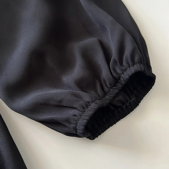 black Top with sheer sleeves A’gaci - Picture 3 of 9